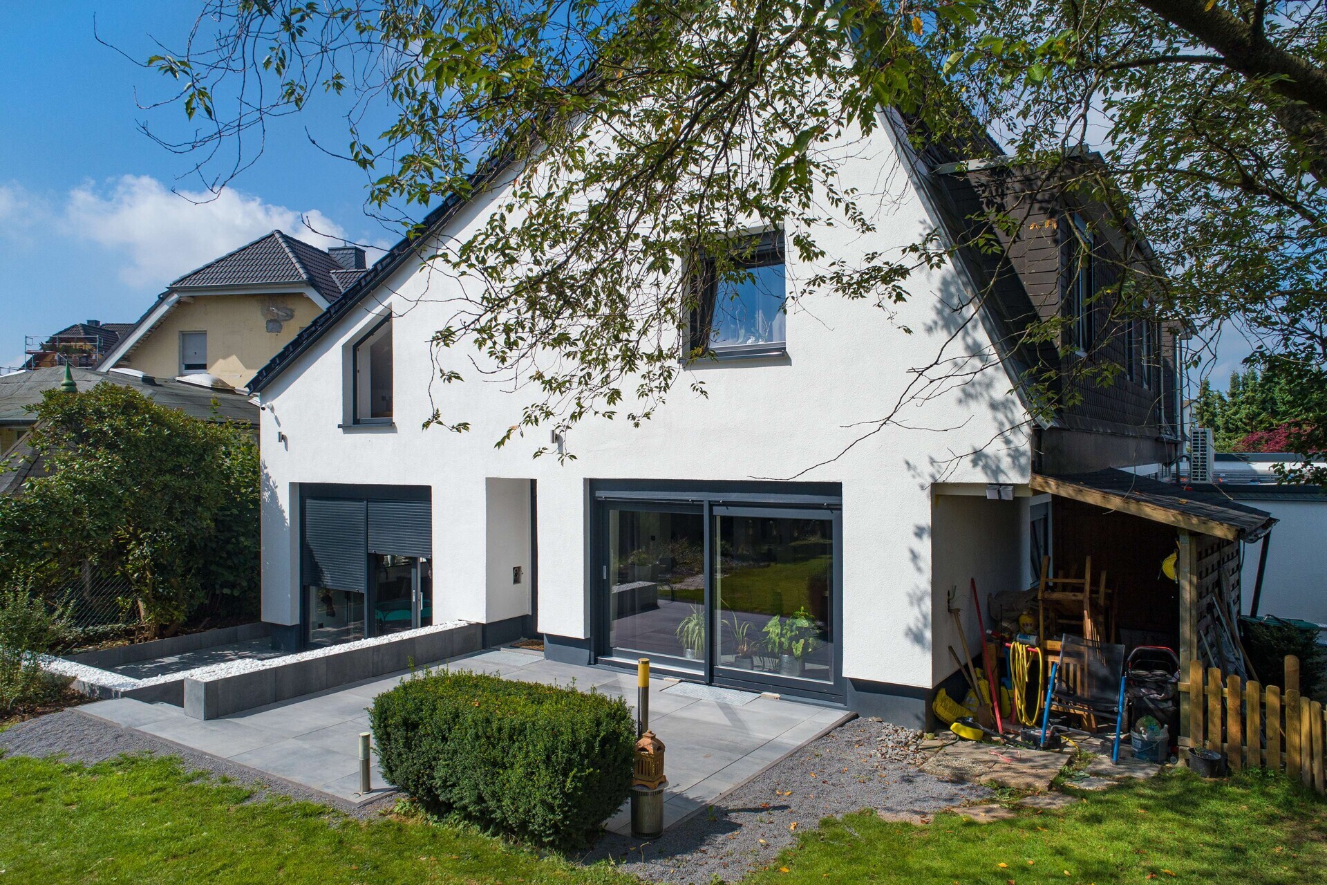 Top ausgestattetes, exklusives Einfamilienhaus mit Gewerbeeinheit
