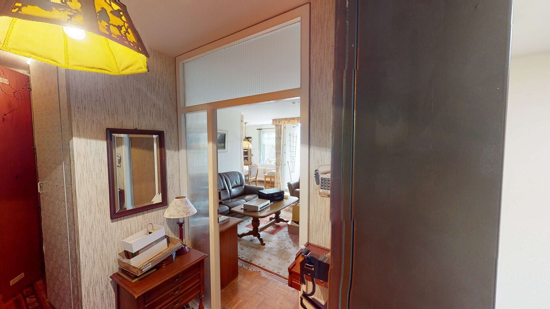 Flur mit Blick auf Wohnzimmer