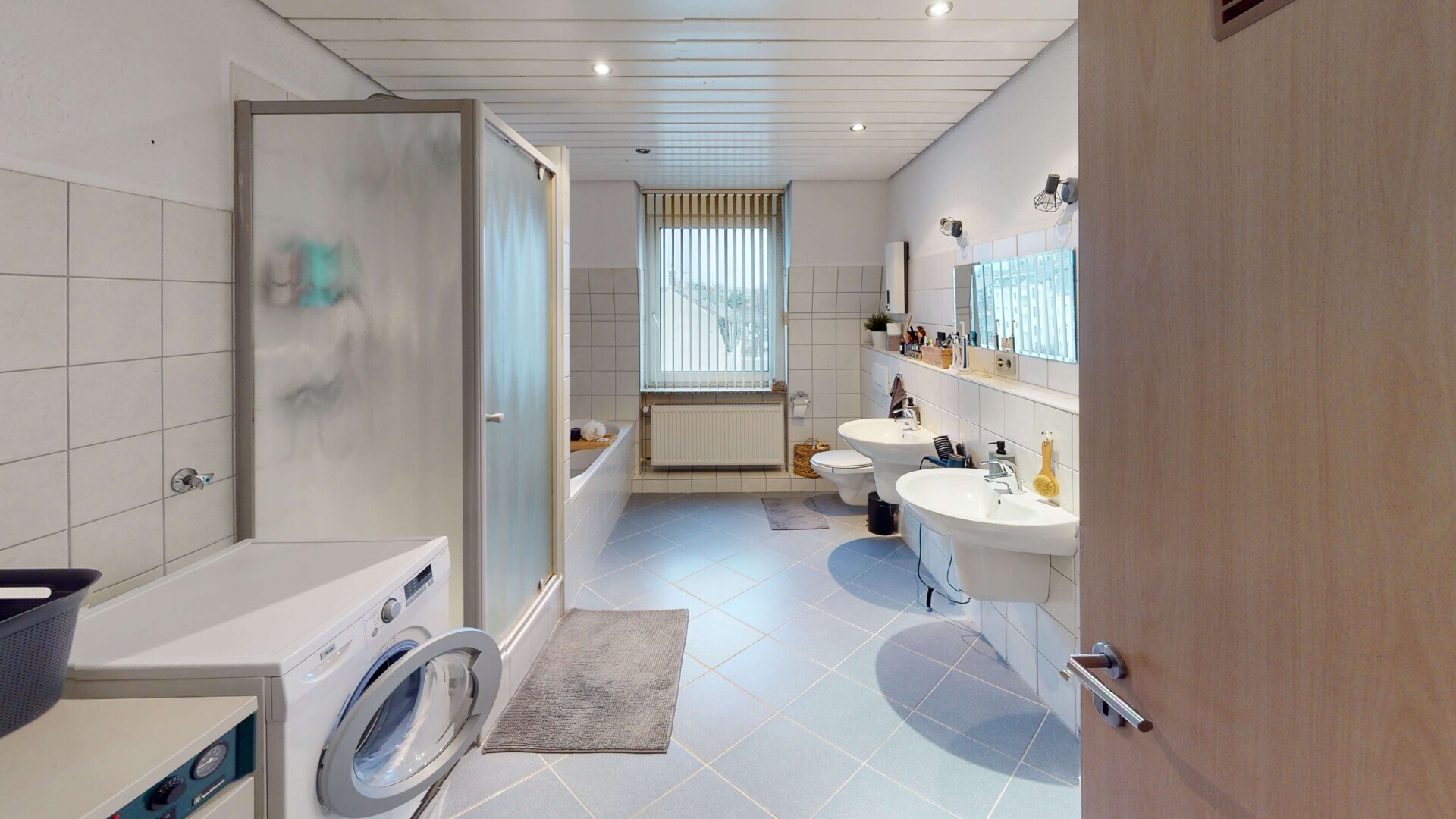 Hugostr2-Bathroom
