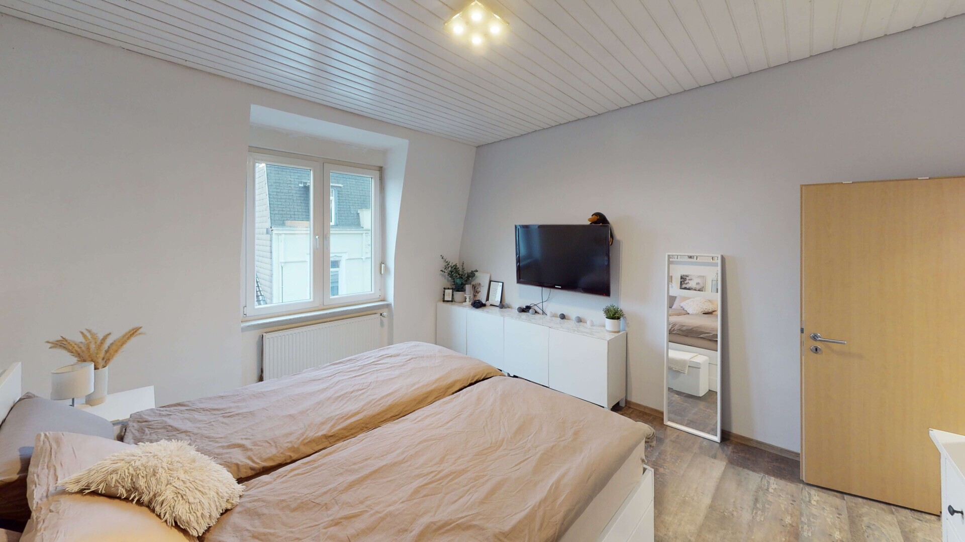 Hugostr2-Bedroom-2