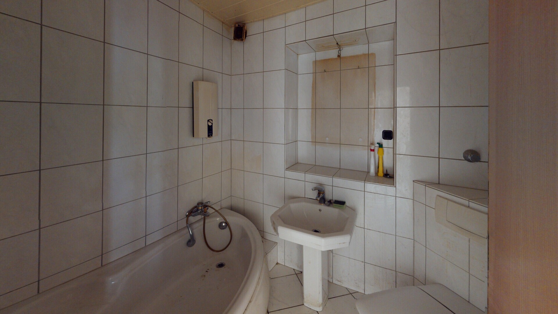 42279-Wuppertal-Stahlsberg-105-Bathroom 1