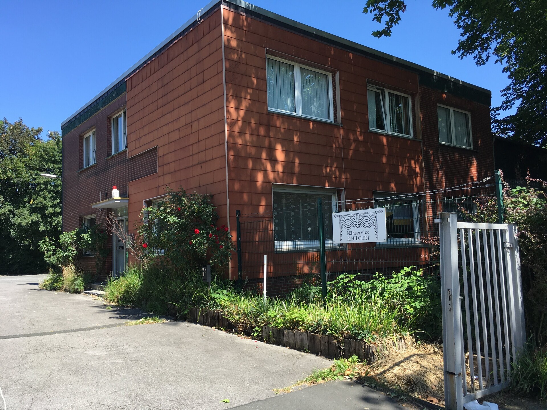 Gewerbeimmobilie mit großem Gewerbegrundstück in Bochum