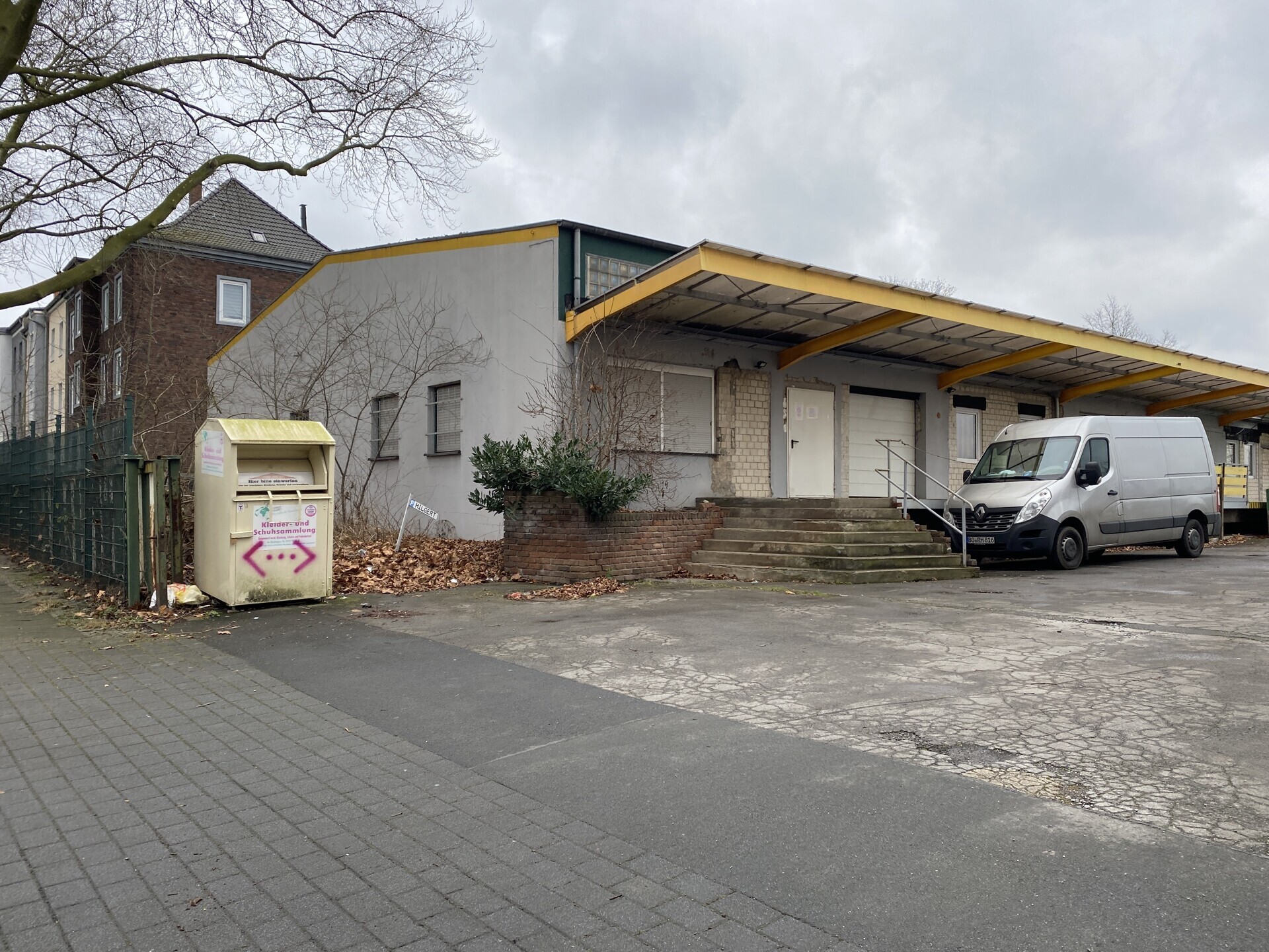 Große Lagerhalle