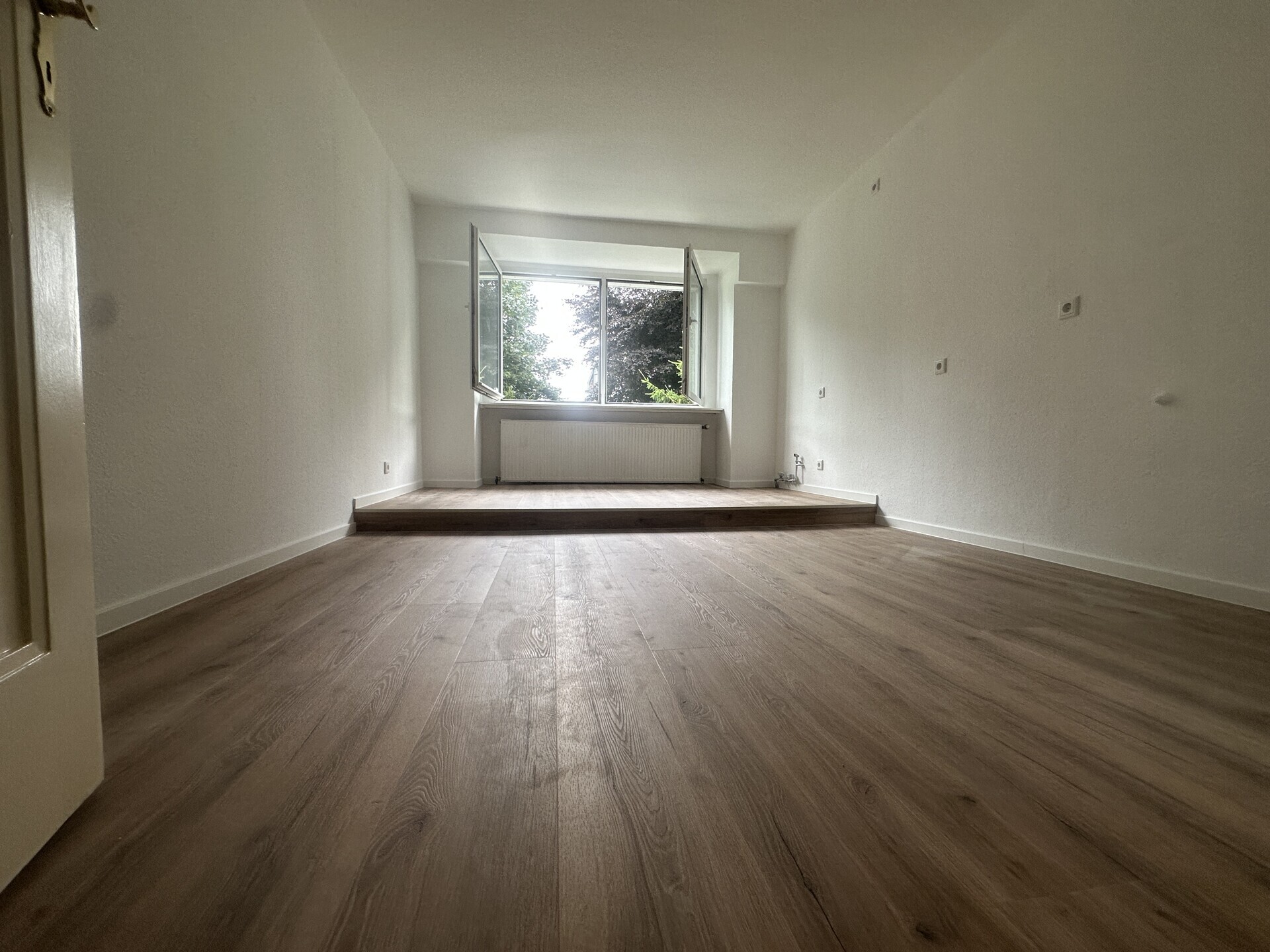 Dachgeschoss – Hell kaum Schräge 3 OG modernisiert, ca. 104 m²