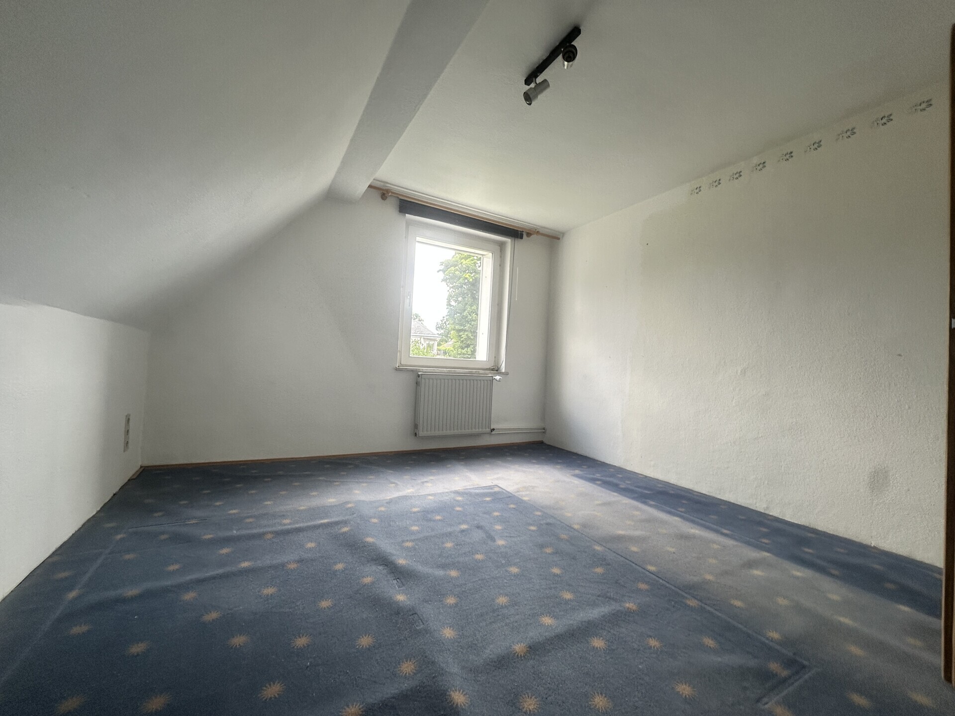 Schlafzimmer/Kinderzimmer DG