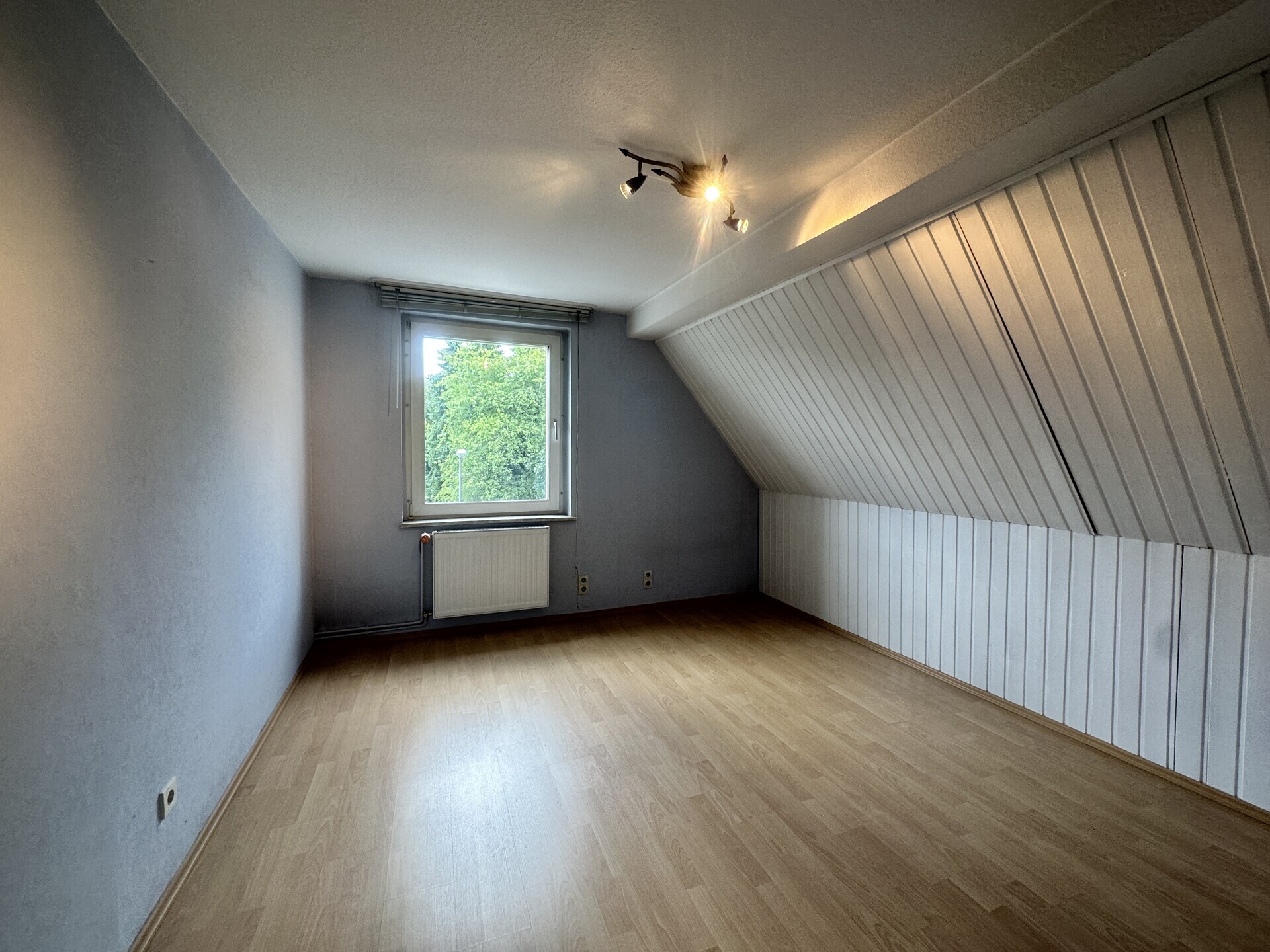 Schlafzimmer/Kinderzimmer DG