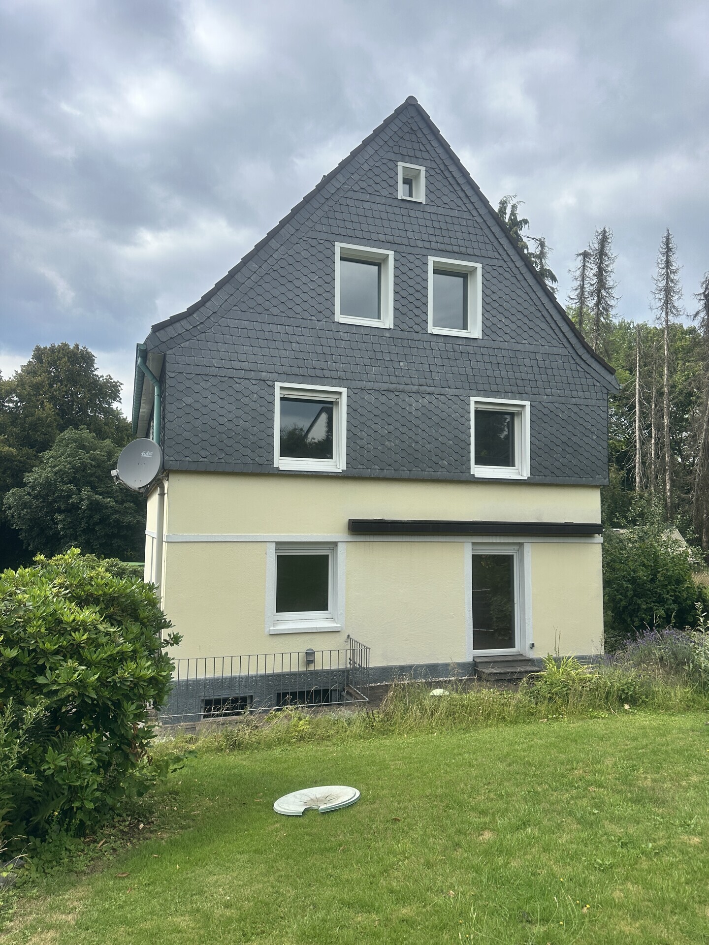 Mehrgenerationenhaus in zentraler
Lage, mit Doppelgarage und Terrasse