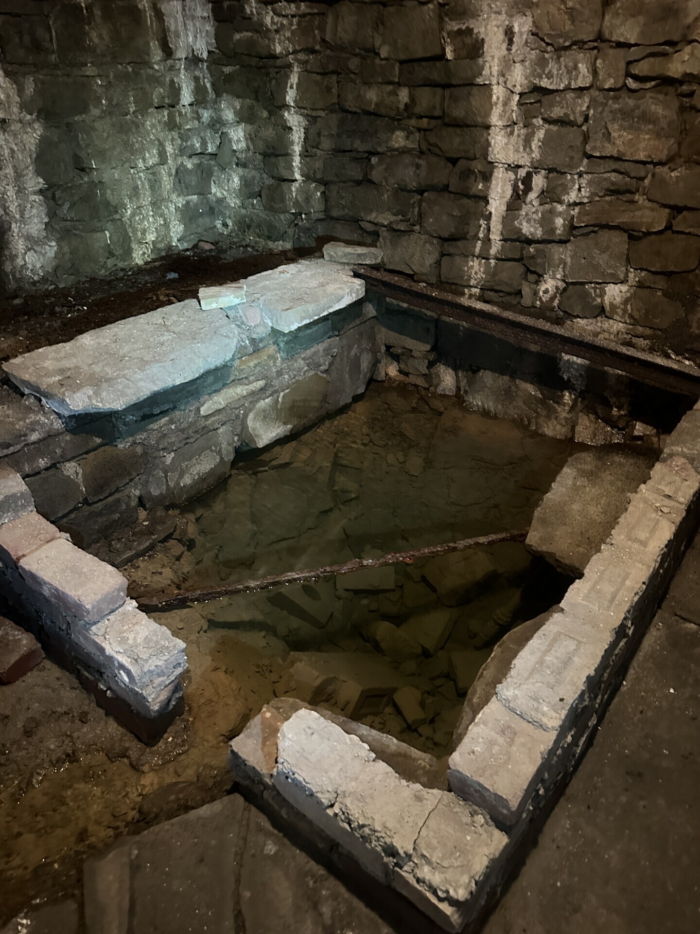 Brunnen im Keller